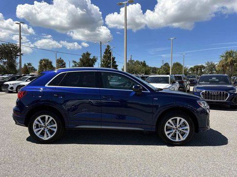 Certified 2025 Audi Q3 2.0T Premium AWD/4WD image 3