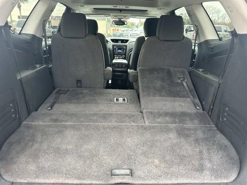 Used 2017 Chevrolet Traverse LT w/ Style and Technology Package image 8