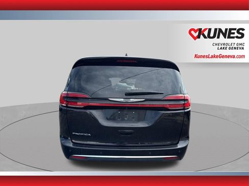 Used 2024 Chrysler Pacifica Touring-L FWD image 7
