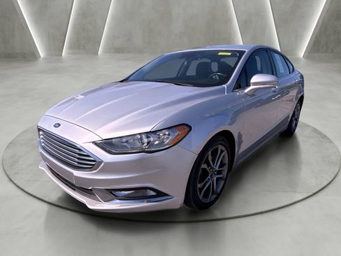 Used 2017 Ford Fusion SE AWD/4WD image 7