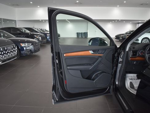 Used 2021 Audi Q5 2.0T Premium w/ Convenience Package AWD/4WD image 9