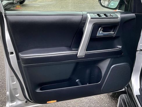 Used 2015 Toyota 4Runner SR5 image 19