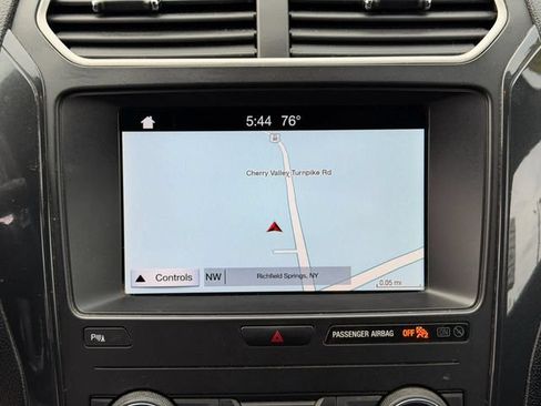 Used 2019 Ford Explorer XLT w/ Equipment Group 202A AWD/4WD image 17