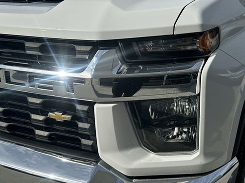 Used 2022 Chevrolet Silverado 2500 LT w/ Convenience Package image 11