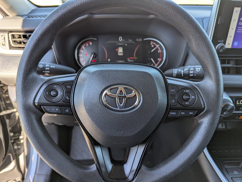Used 2025 Toyota RAV4 XLE FWD image 34
