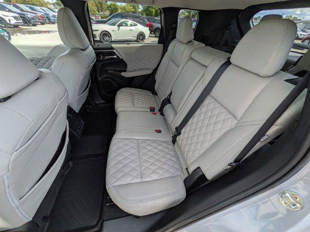 Used 2023 Mitsubishi Outlander SEL 40th Anniversary AWD/4WD image 18