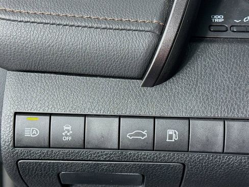 Used 2018 Toyota Camry LE image 14