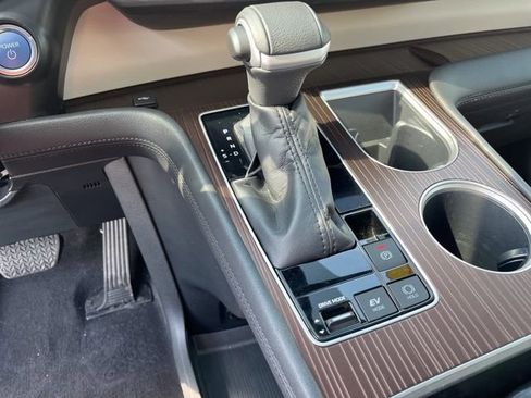 Used 2023 Toyota Sienna XLE image 28