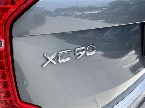Used 2018 Volvo XC90 T5 Momentum w/ Convenience Package FWD image 30