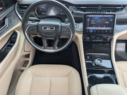 Used 2021 Jeep Grand Cherokee L Limited AWD/4WD image 10