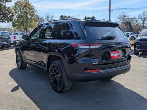 New 2026 Jeep Grand Cherokee Laredo image 6