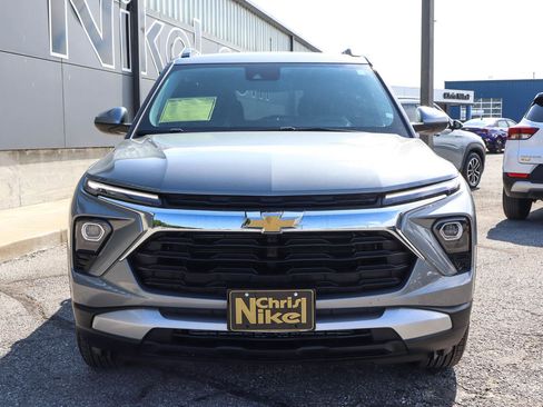 Used 2025 Chevrolet TrailBlazer LT AWD/4WD image 2