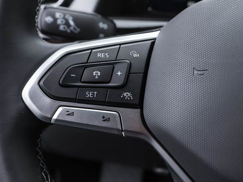 Used 2025 Volkswagen Atlas Cross Sport SE image 20