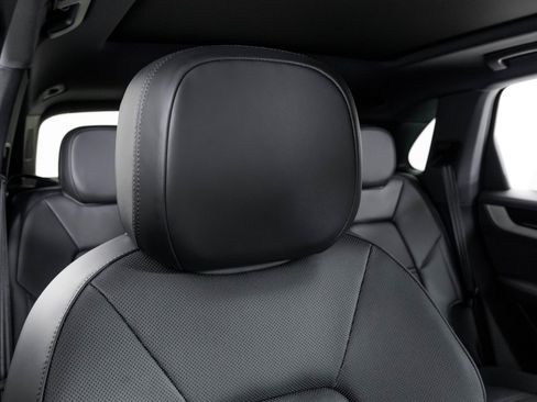 Used 2024 Porsche Cayenne image 35