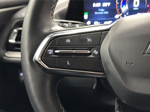 Used 2025 Chevrolet Traverse LT image 17