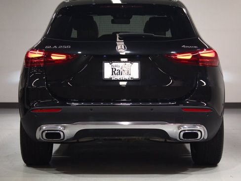 Used 2025 Mercedes-Benz GLA 250 4MATIC image 11