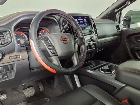 Used 2024 Nissan Titan PRO-4X w/ Pro-4x Convenience Package image 16