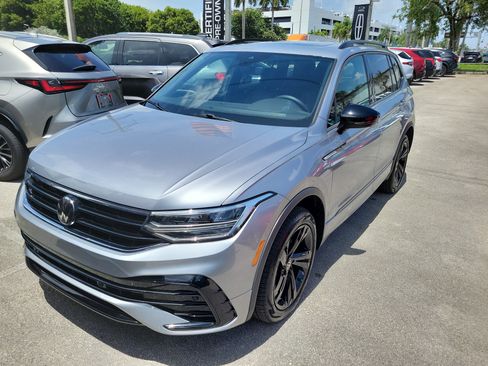 Used 2024 Volkswagen Tiguan SE R-Line AWD/4WD image 2