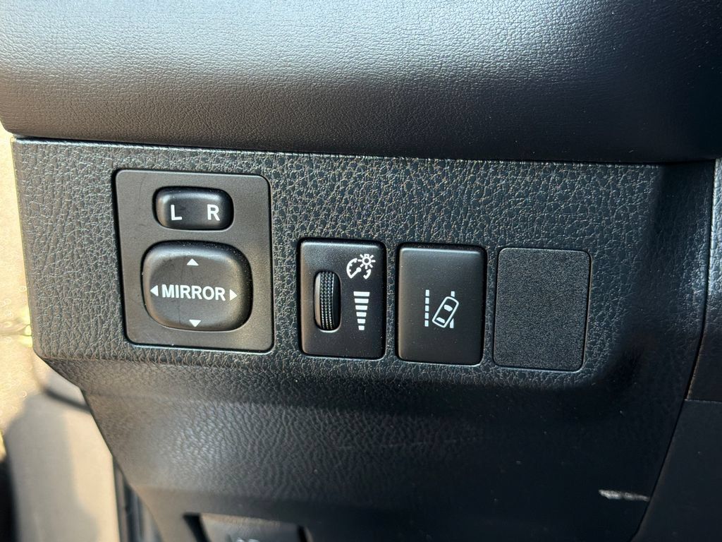 Used 2017 Toyota RAV4 XLE w/ Convenience Package AWD/4WD image 23