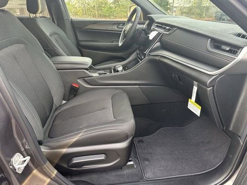 New 2025 Jeep Grand Cherokee L Laredo image 12