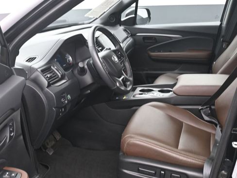 Used 2025 Honda Passport EX-L image 10
