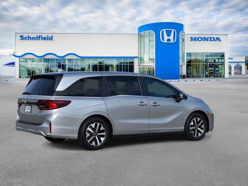 Certified 2025 Honda Odyssey EX-L image 3
