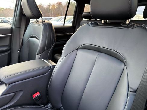 New 2025 Jeep Grand Cherokee Limited image 9