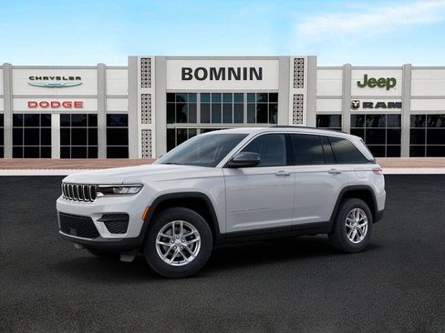 New 2026 Jeep Grand Cherokee Laredo X RWD image 2
