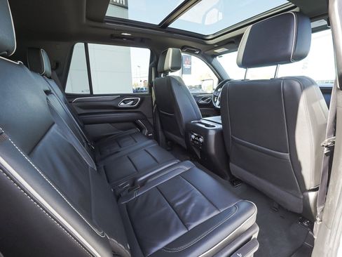 Used 2024 GMC Yukon SLT w/ SLT Luxury Package AWD/4WD image 40