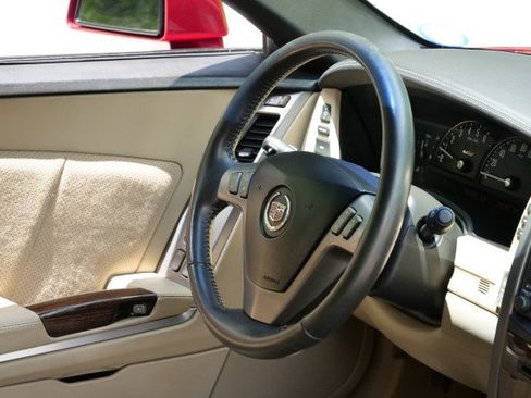 Used 2007 Cadillac XLR V RWD image 31