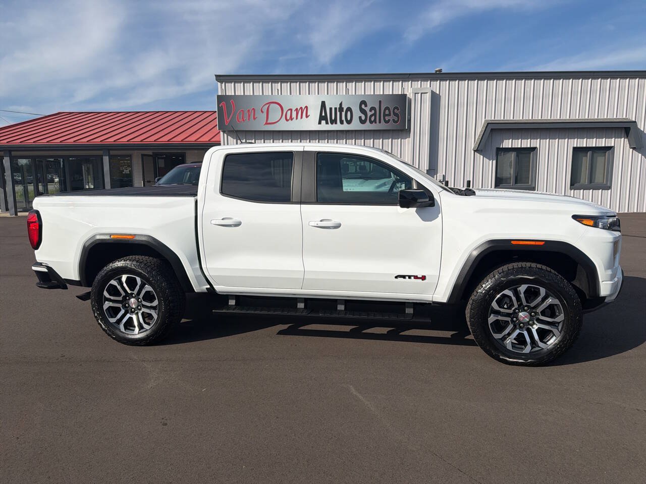 Used 2024 GMC Canyon AT4 w/ AT4 Premium Package AWD/4WD image 1
