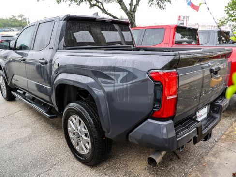 Used 2025 Toyota Tacoma SR5 RWD image 10