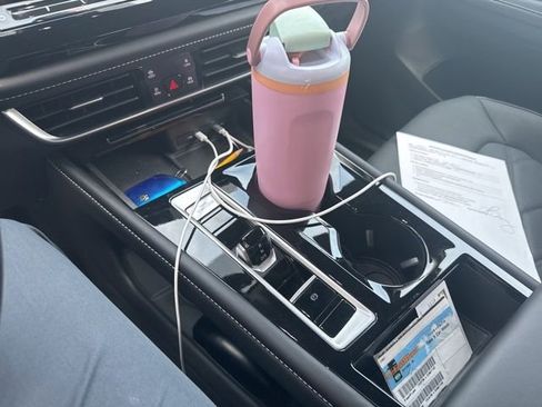 Used 2024 Volkswagen Atlas SE image 8