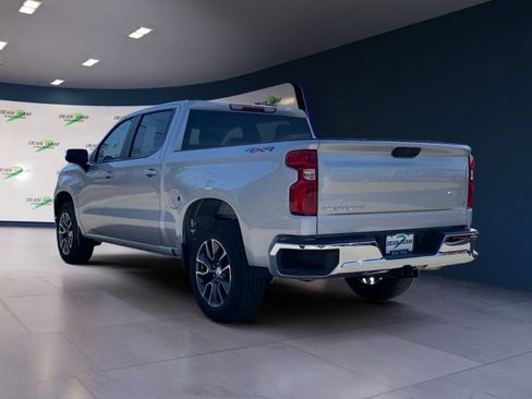 Used 2022 Chevrolet Silverado 1500 LT AWD/4WD image 5