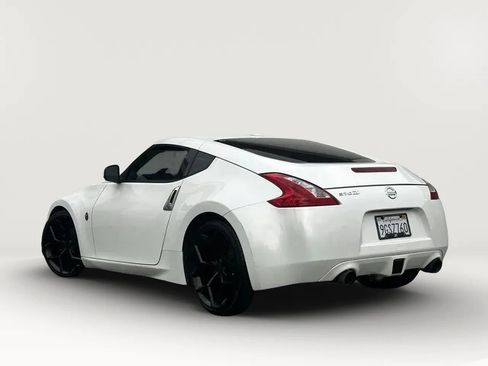 Used 2009 Nissan 370Z Touring RWD image 4