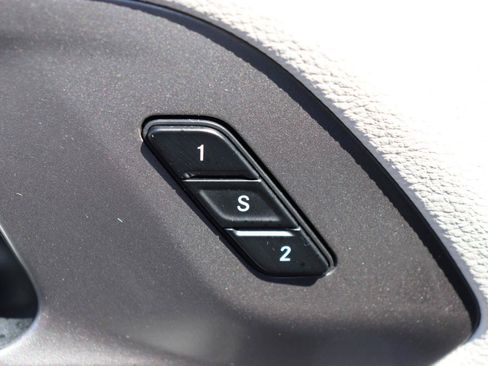 Used 2024 Chrysler Pacifica Touring-L FWD image 56