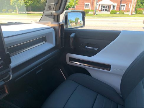 Used 2024 GMC Hummer EV 2X w/ Extreme Off-Road Package AWD/4WD image 22