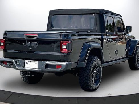 Certified 2024 Jeep Gladiator Sport AWD/4WD image 9