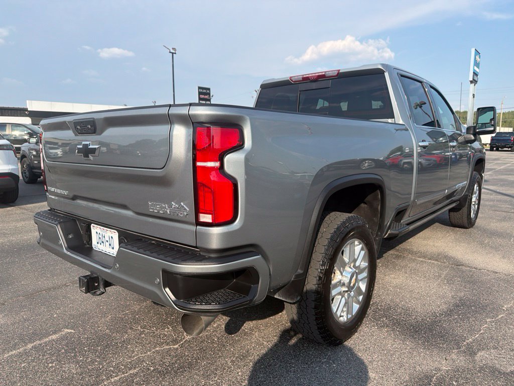 Used 2025 Chevrolet Silverado 2500 High Country w/ Technology Package AWD/4WD image 3