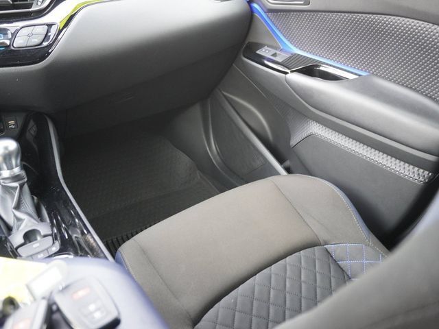 Used 2020 Toyota C-HR XLE FWD image 15