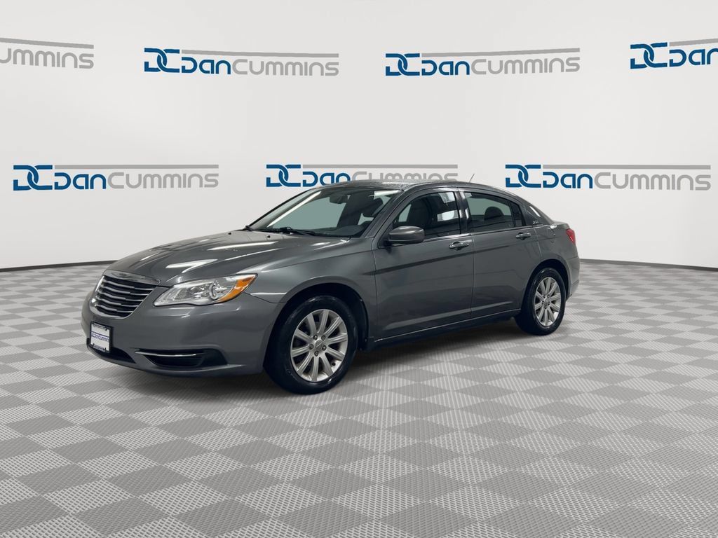 Used 2013 Chrysler 200 Touring FWD image 4