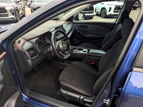 Used 2023 Nissan Rogue S AWD/4WD image 10