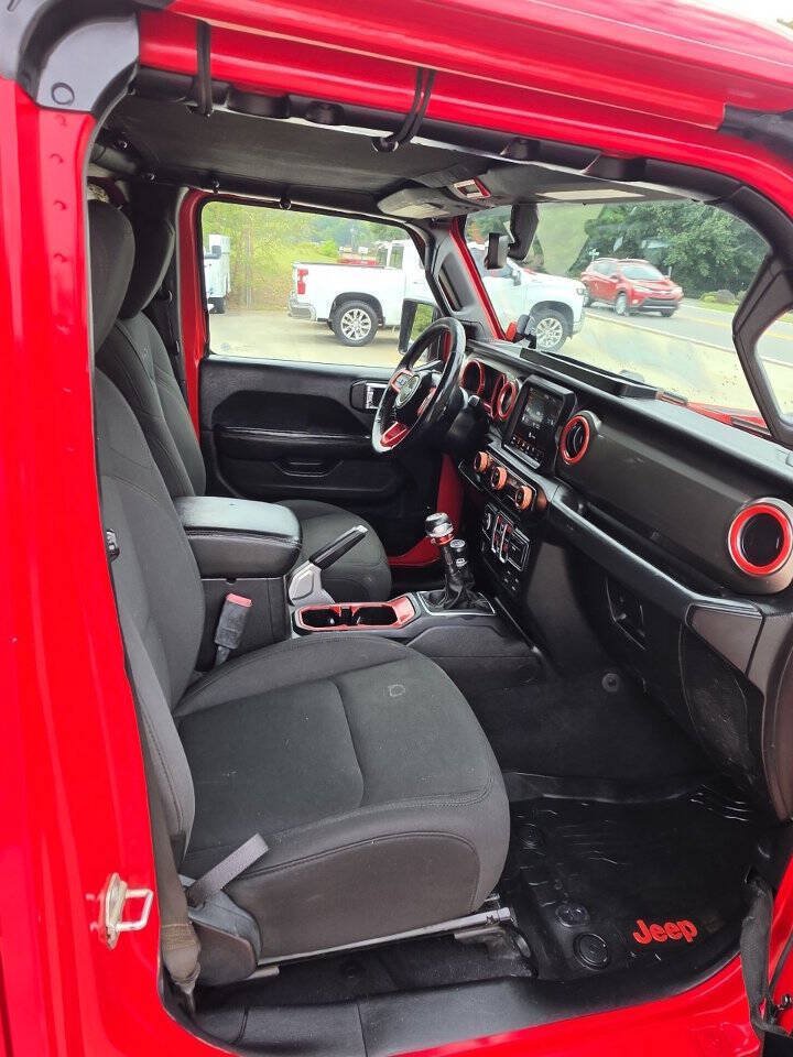 Used 2018 Jeep Wrangler Unlimited Sahara AWD/4WD image 11