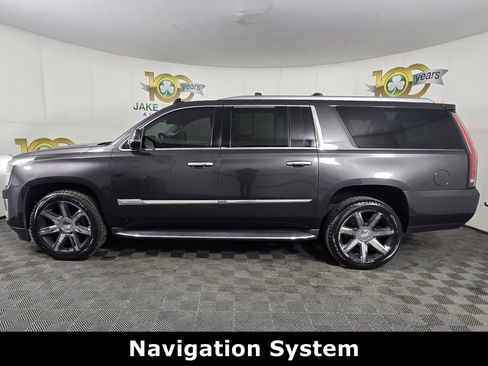 Used 2017 Cadillac Escalade ESV Luxury image 4