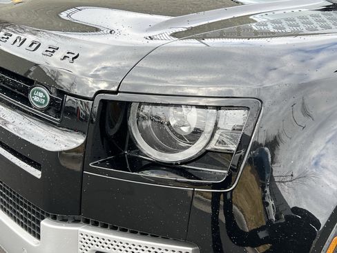 Used 2025 Land Rover Defender 110 S image 12