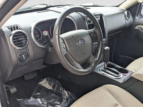 Used 2008 Ford Explorer XLT image 10