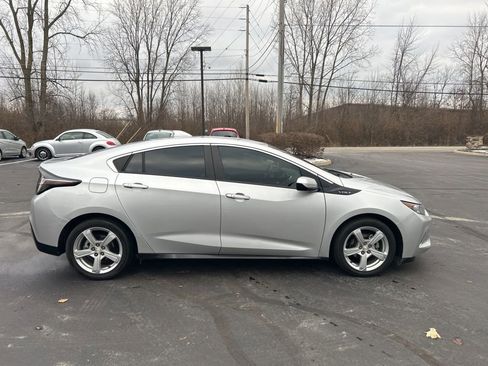 Used 2018 Chevrolet Volt LT w/ Comfort Package image 9