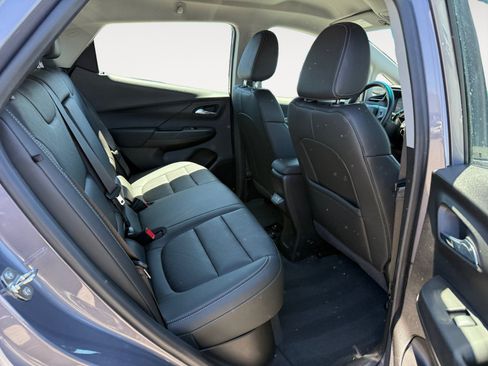 Used 2023 Chevrolet Bolt LT w/ Infotainment Package FWD image 18