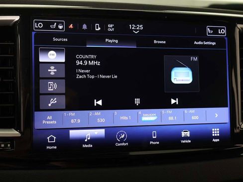 Used 2023 Chrysler Pacifica Touring-L FWD image 47