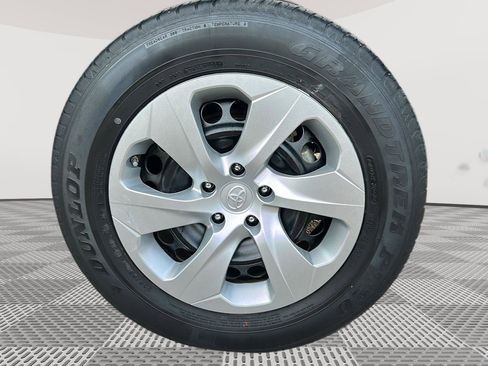 Used 2022 Toyota RAV4 LE image 23